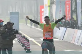 钱湖如画，快乐跑马！4000跑友畅跑宁波东钱湖 李子成、赵娜半程夺冠图片
