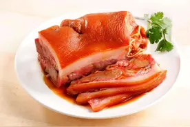 美国猪肉非买不可？为何疫情肆虐我们却还要进口28万吨美国猪肉？图片