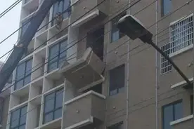 你买的房子阳台是这样的，赶紧搬家吧！！图片