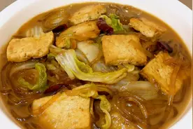 白菜炖豆腐，先炖白菜还是豆腐？学会窍门，鲜香美味，1滴汤不剩图片