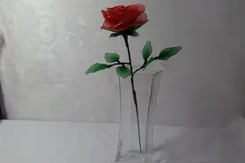 手工丝网花红玫瑰，象征着美好的爱情，寓意爱你每一天图片