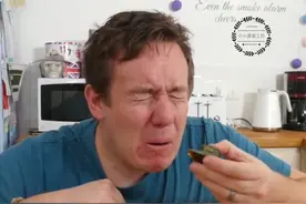 老外给“差评”的3种中国美食，看到吃法已笑趴，网友：真不会吃图片