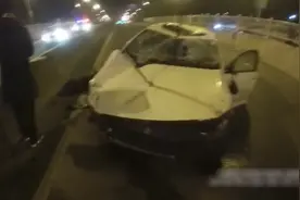上海：错把油门当刹车，当街上演“极品飞车”图片