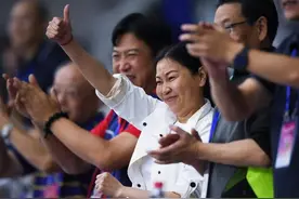 周继红当选国际泳联副主席图片