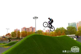 家有超级运动娃儿，滑板、小轮车和棒球选哪儿？为你们探了路图片