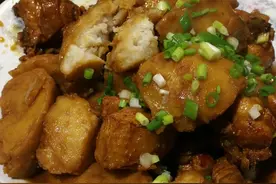 老妈版的芋艿烧鸡，做法简单人人会，咸香绵糯味道香图片