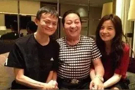 收700万学费,李冰冰下跪认干爹,王林猖狂的背后,藏着"丑恶的良心"图片