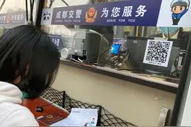 “三合一”移动服务车已累计办理业务1200余笔，居民称赞“非常方便”图片
