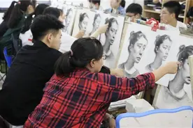 艺术生，别再被谎言欺骗了，想走艺考道路，考虑清楚三点再说图片