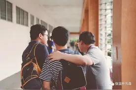 我的学渣同学，竟成了儿子的班主任图片