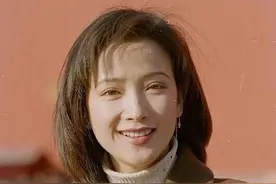 “古典美女”何晴：弃同居5年刘威，插足许亚军婚姻，今大病初愈图片
