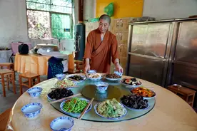 铅山拜访章岩寺：看看寺庙怎么待客，老尼感动我们所有人图片