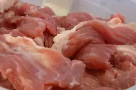 这可是食物啊！市场买来的猪肉里出现注射针头 到底被注射了什么？图片