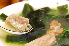海带排骨汤，不要直接炖！记住这2点，才能煮出营养，老人要常喝图片