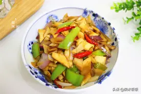 适合秋天吃的一道素菜，大火一炒，几分钟上桌，比肉菜还好吃图片