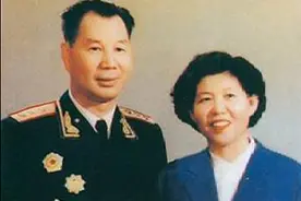 赵志珍：17岁结婚，与上将杨成武相守66载，生育10个孩子图片