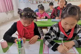 青春飞扬 党旗飘飘——王水小学开展五四青年节手抄报活动图片