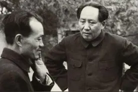 《蝶恋花》发表后，胡乔木多次提出修改建议，毛主席：你还是年轻图片