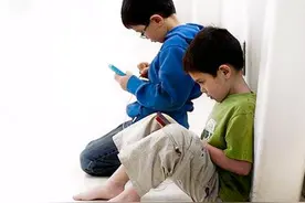 你的食指和无名指哪个更长？对照一下，暗示着孩子们之间的差距图片