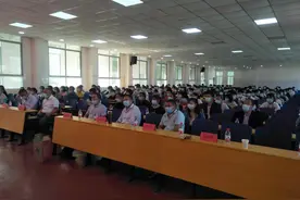 弘扬公益善举 爱心捐款助学图片