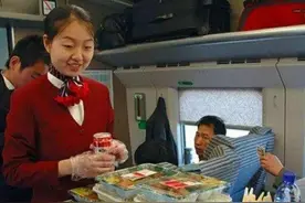 火车上的推销“艺术”图片