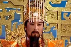 国家一级演员王卫国：回家祭祖时发现，冥币上画的竟然是自己？图片