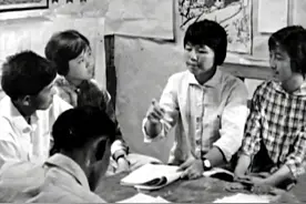 美貌女知青在厕所失踪，男指导员承认奸杀却没定罪，此后怪事频发图片