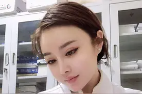全身肌肉的白衣天使，因模仿“不知火舞”走红，孕期仍坚持健身？图片