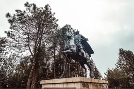 唯一写入正史的女将秦良玉，真实身高让人意外，网友：篮球队身高图片