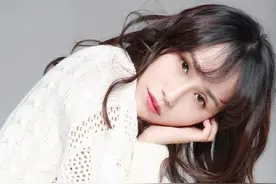 90后高颜值女神一组美图爆火全网！没点料，哪敢这样穿出门？图片