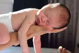 照顾1到3个月宝宝，妈妈多做五件事情，孩子身体棒更聪明图片