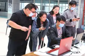 齐齐哈尔工程学院万名师生家长云端齐聚第二届丁香节开幕式图片
