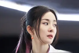 靠一根发圈就变得又潮又粉嫩，杨幂也太会了吧图片