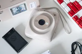 别人女友送我的情人节礼物开箱——Fujifilm SQ20拍立得Polaroid图片