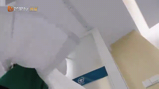 男医生一秒换装，帅爆了图片