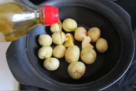 土豆这样做太好吃了，招待客人做一盘，比大鱼大肉都受欢迎图片