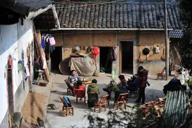 民间故事：补锅匠云补四方，小山村巧补漏财手，一补成名图片