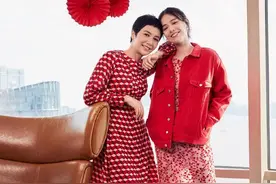 蒋雯丽好温柔，开衫搭围巾优雅有女人味，54岁美过侄女马思纯图片