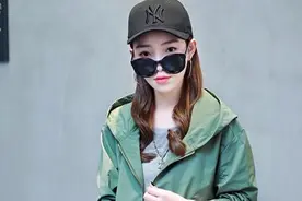 春秋短款外套，能随时随地衬托女神的美图片