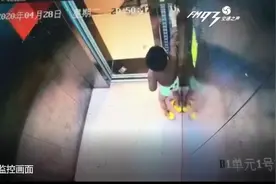 视频曝光！9岁男孩独自走进电梯，发生了可怕的一幕图片