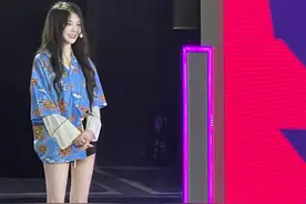 她是公认的最强女法王，跻身巅峰赛全国第八，一双大长腿太抢眼图片