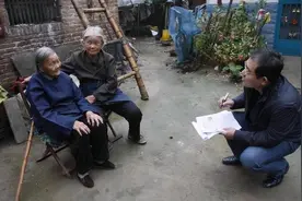 102岁双胞胎兄弟探望118岁母亲走红：纵使相隔千里，挡不住孝心图片