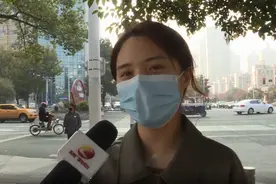 冬天禁挡风被，夏天禁遮阳伞，电动车车主无奈，专家：为了安全图片