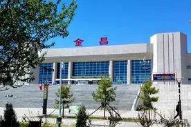 甘肃省的12个市之一，中部的金昌市，为何下辖了1个县？图片