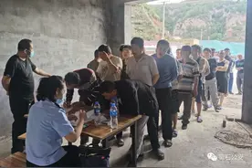 离石公安抽调200余名警力，对娱乐场所、宾馆酒店集中清查图片