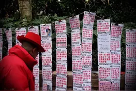 还没脱单，成都人民公园相亲角就关了图片