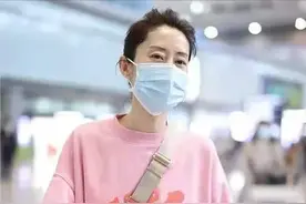 45岁“刘敏涛”不服老，大胆挑战“全身粉”穿搭，显嫩效果真自然图片