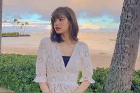 Lisa的腰不是腰，夺命三郎的弯刀，天使脸蛋魔鬼身材是她没错了图片