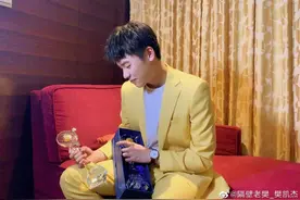 隔壁老樊写歌就像写作文，播放量还能上百亿？这是歌坛的悲哀图片