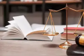 年轻时因买不起房一再拖延婚期，男子当上局长后疯狂敛财买房：短短几年买卖房产10多套图片